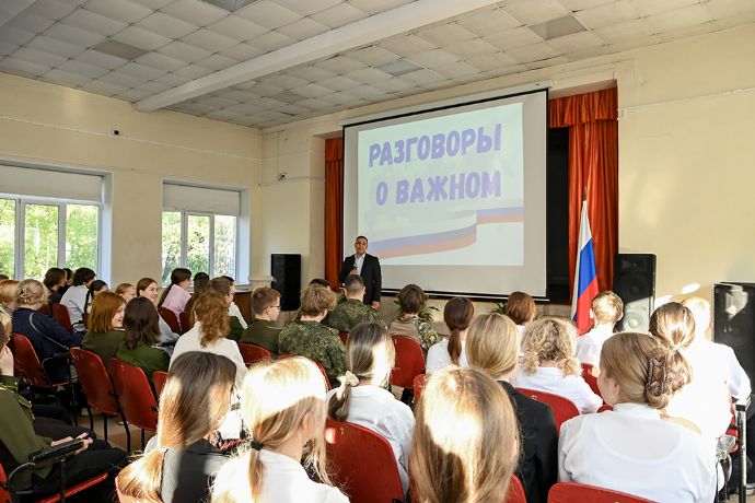 Глава Находки возобновил профориентационные встречи в школах города