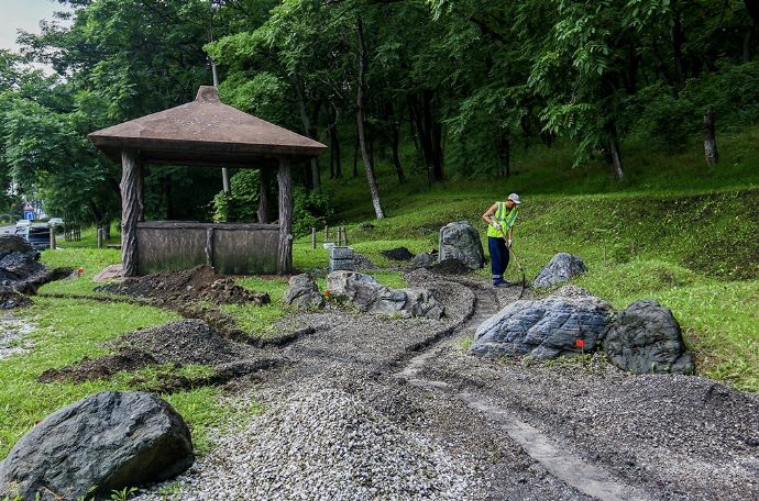 В «Саду камней» Находки приступили к устройству светового комплекса